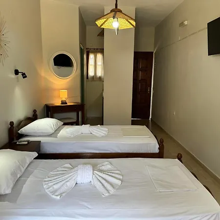 Tanias House * Платаньяс