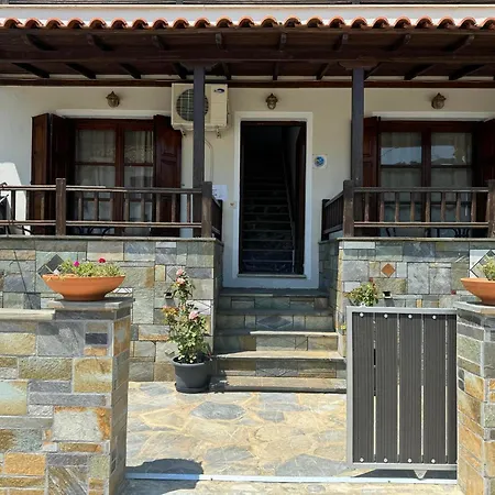 Tanias House *